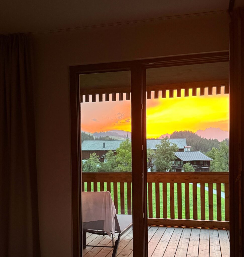 ADEA Balkon Sonnenuntergang