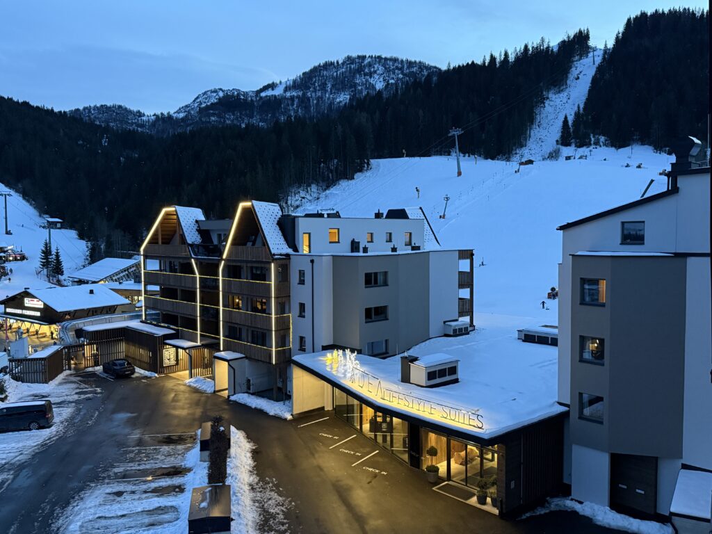ADEA Suites Hotel im Winter, direkt an der Skipiste