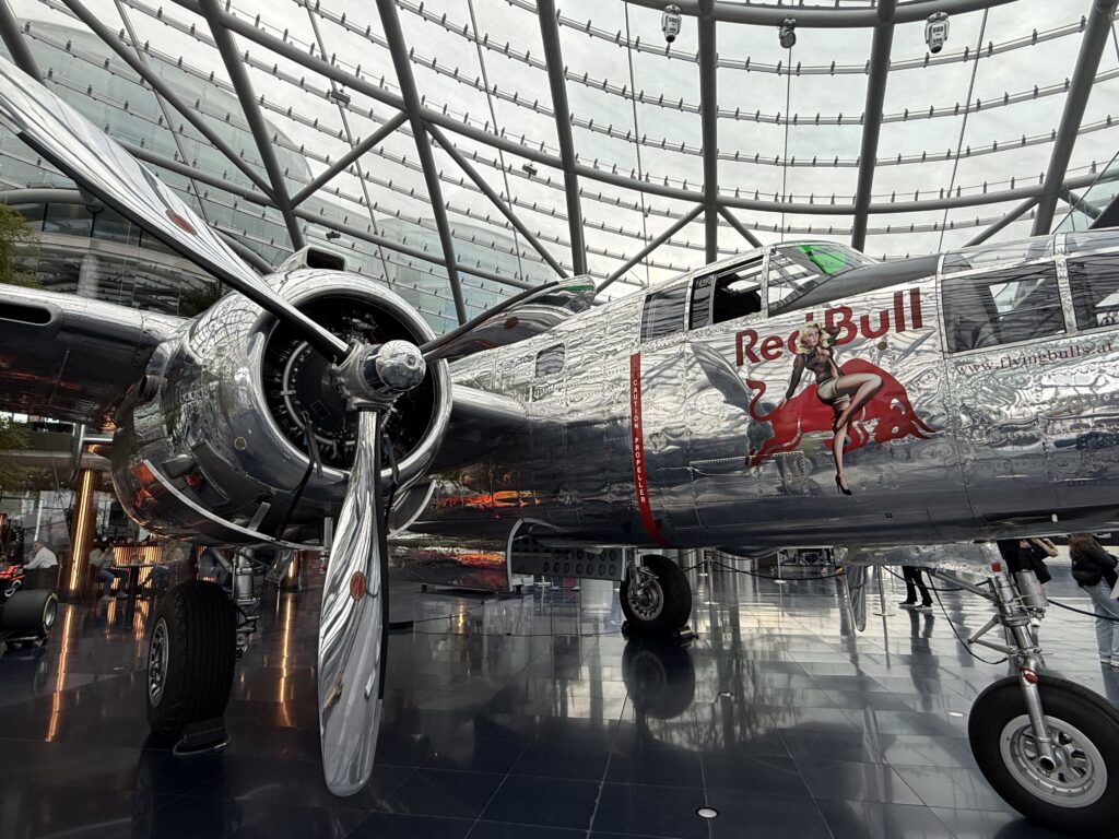Flugzeug im Hangar-7 bei Salzburg