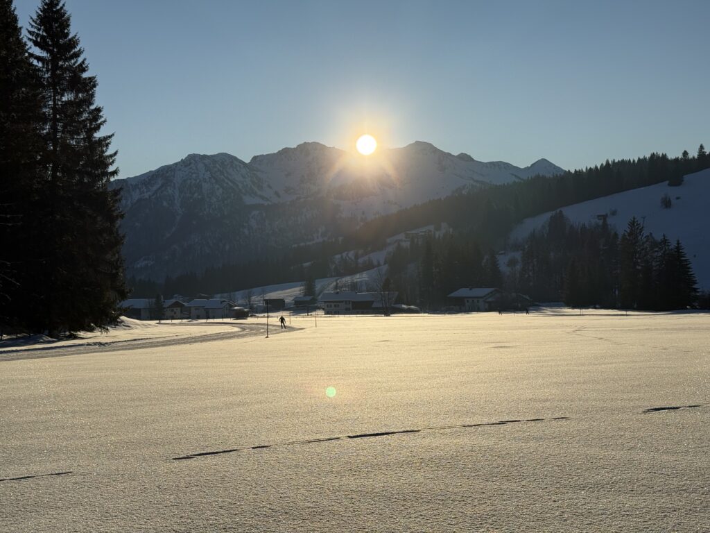 Langlauf bei Sonnenuntergang