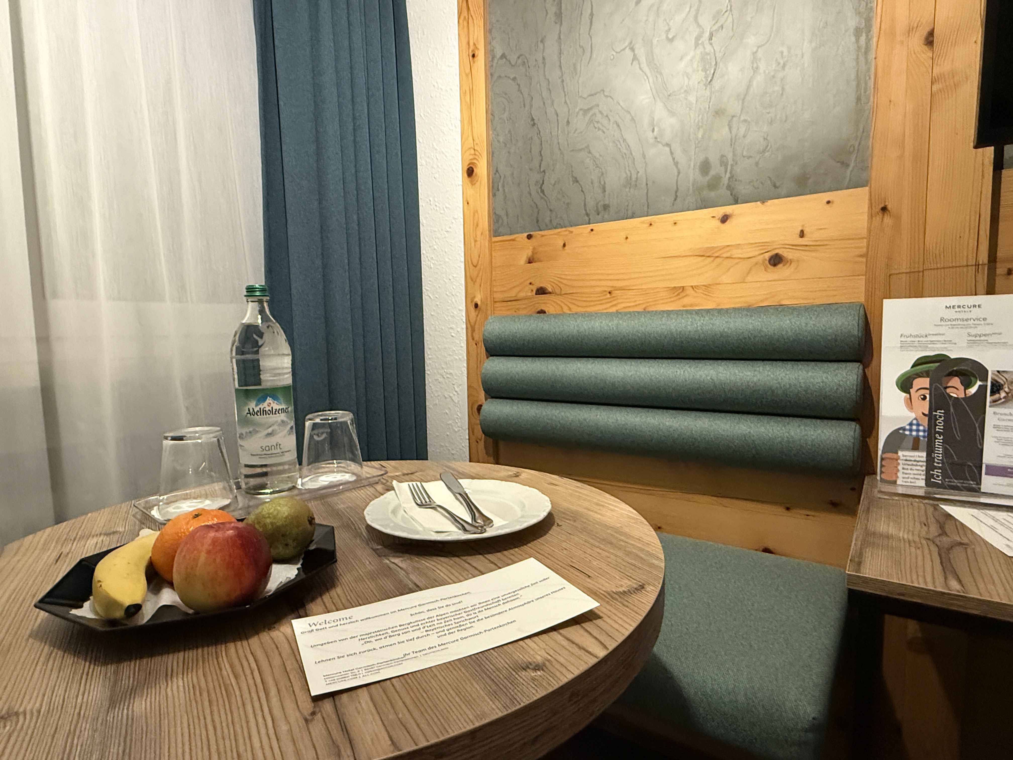 Mercure Hotel Garmisch Arbeitsplatz im Hotelzimmer