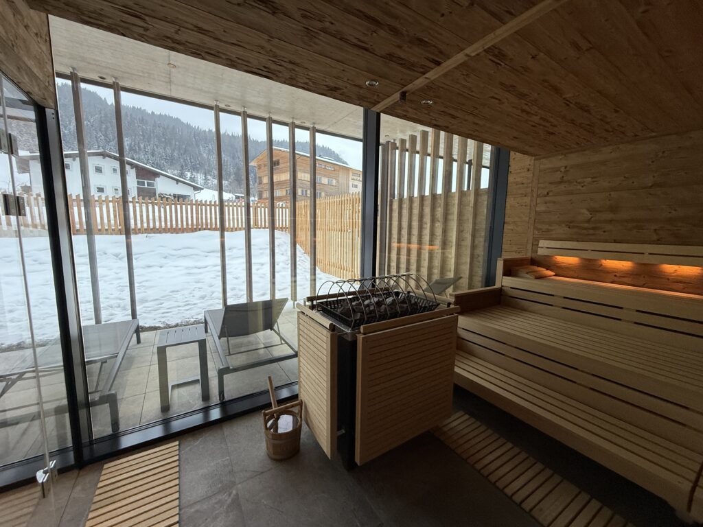 90 Grad Sauna mit Berg Panorama
