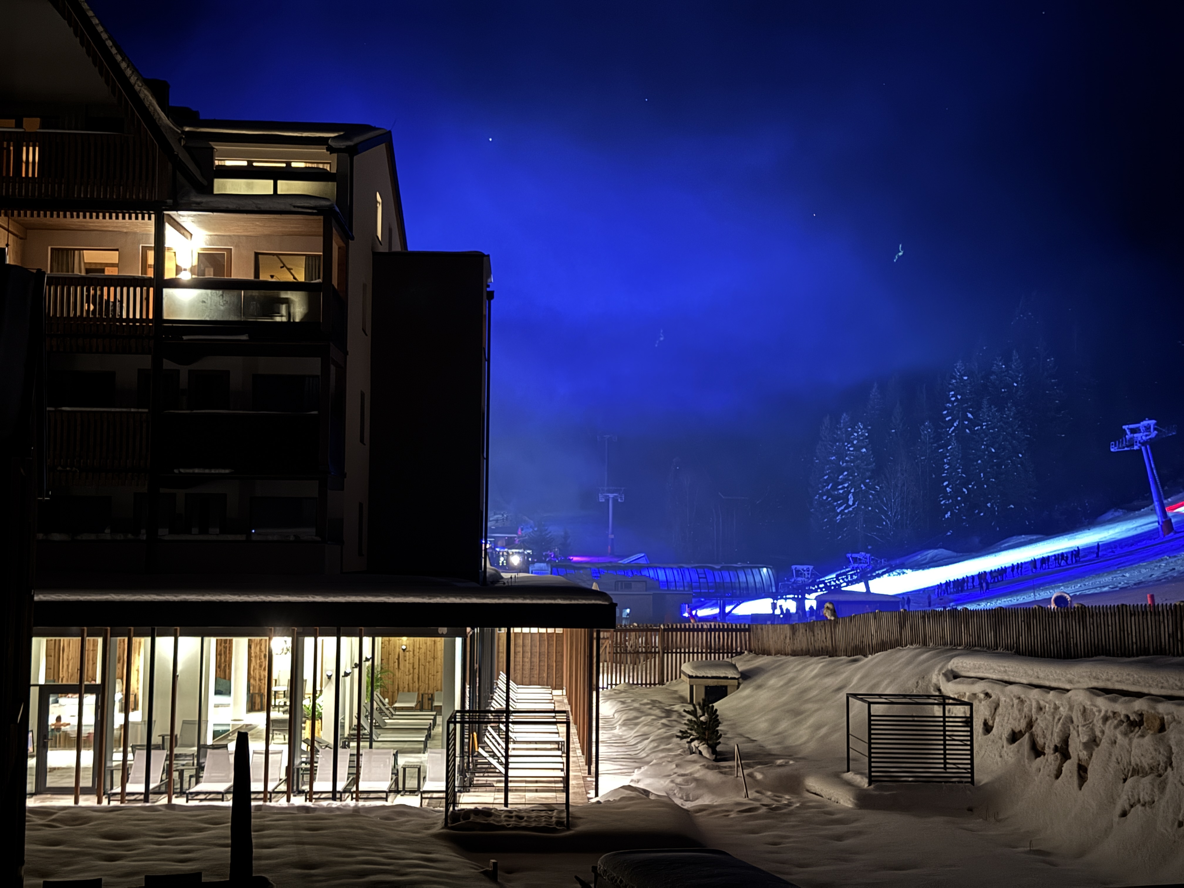 ADEA Spa Außenbereich bei Nacht