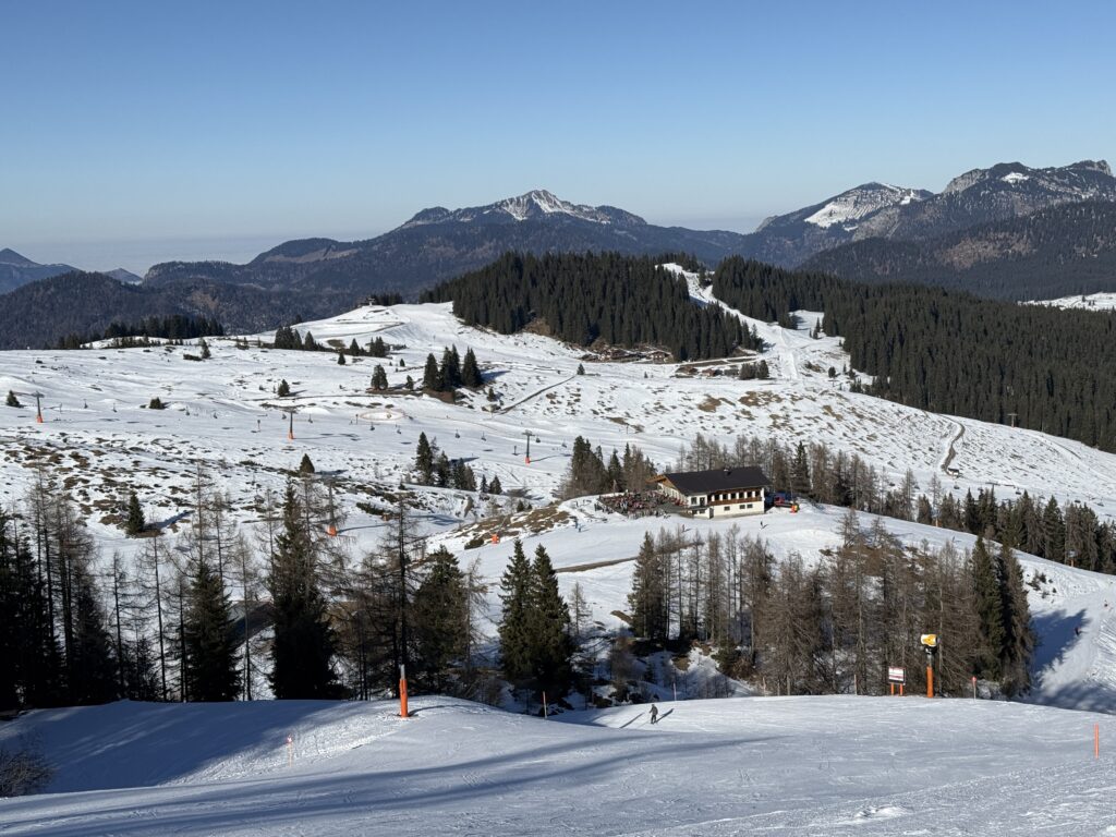 Panoramablick über die Steinplatte Skipisten