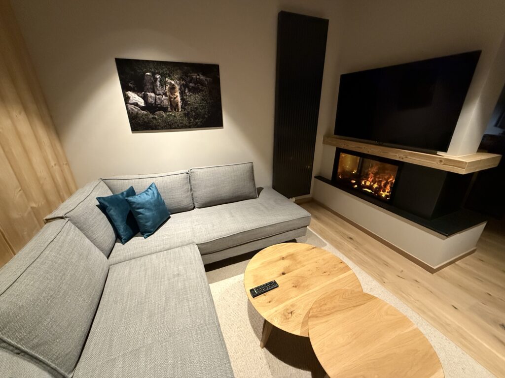 Gemeinsame Sitzecke für die ganze Familie im der ADEA Chalet