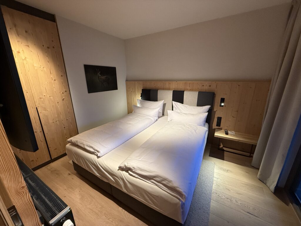 Doppelbett im ADEA Appartment Haus