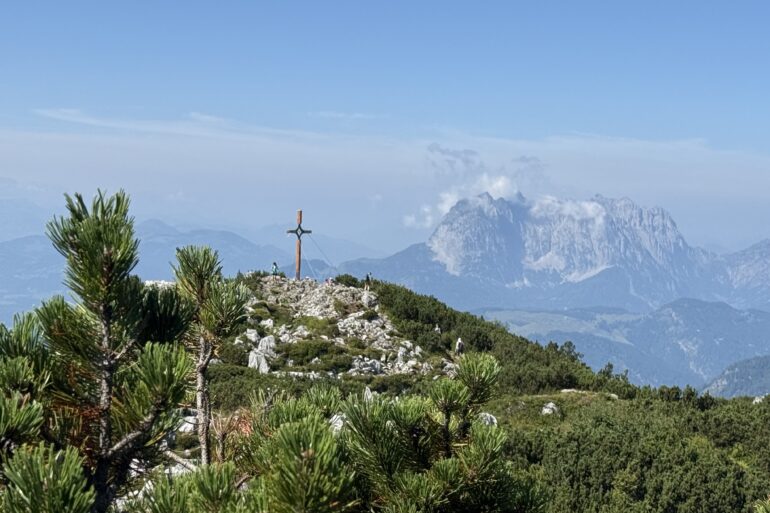 Steinplatte Gipfelkreuz