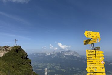 Wegweiser am Kitzbüheler Horn